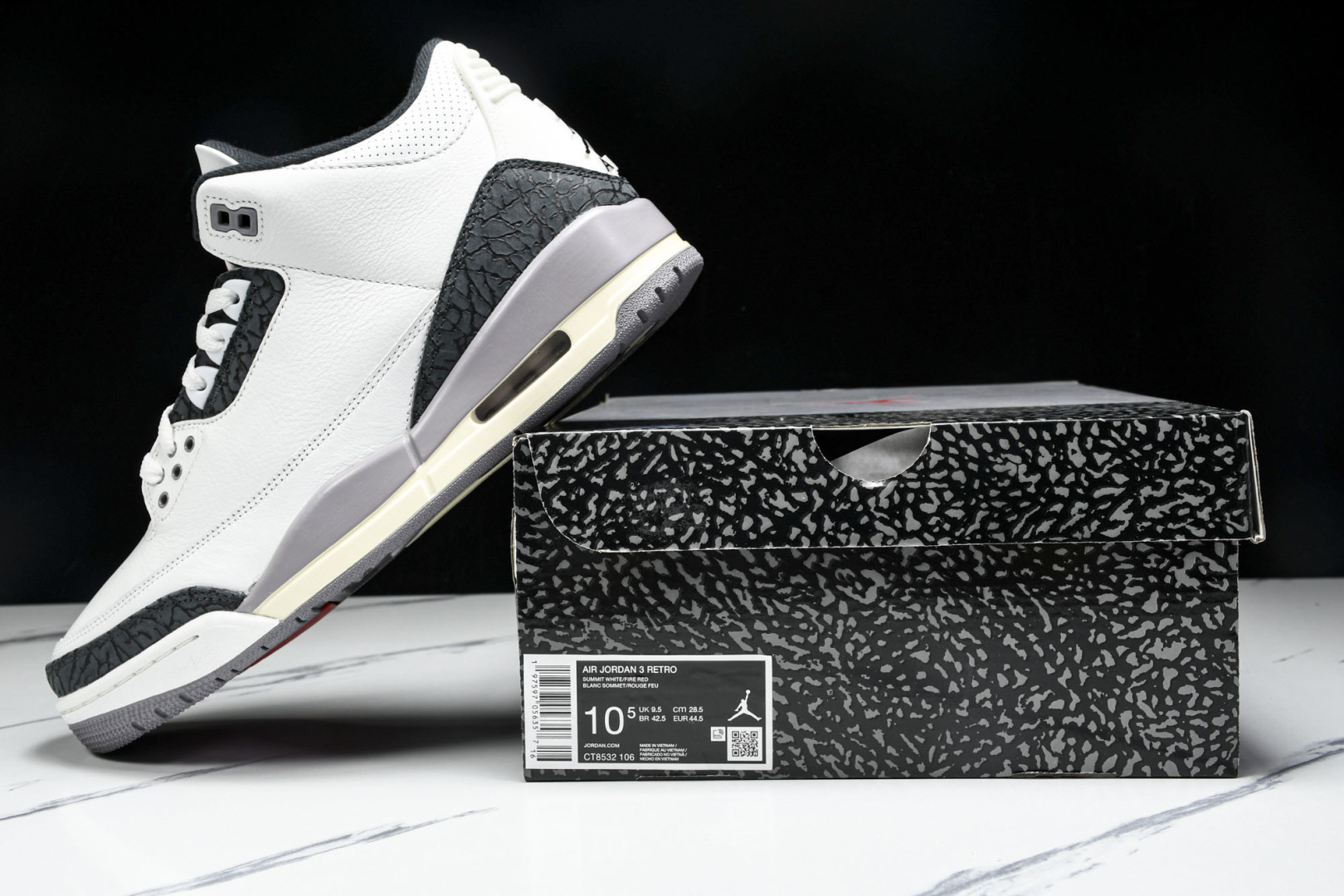 AJ3白灰黑 尺码：40-48.5

纯原版出品-Air Jordan 3 Retro 白灰黑 CT85