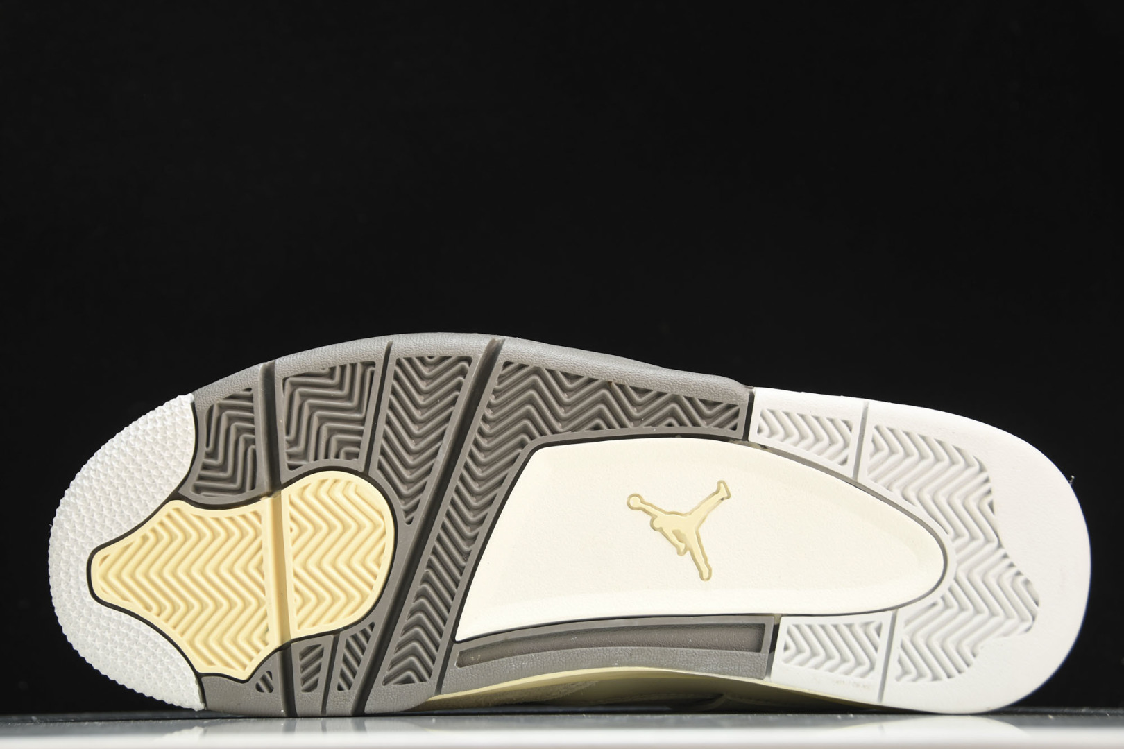 AJ4 灰兔子 鞋码40-47.5

纯原版出品-Air Jordan 4 SE“Craft”AJ4 灰