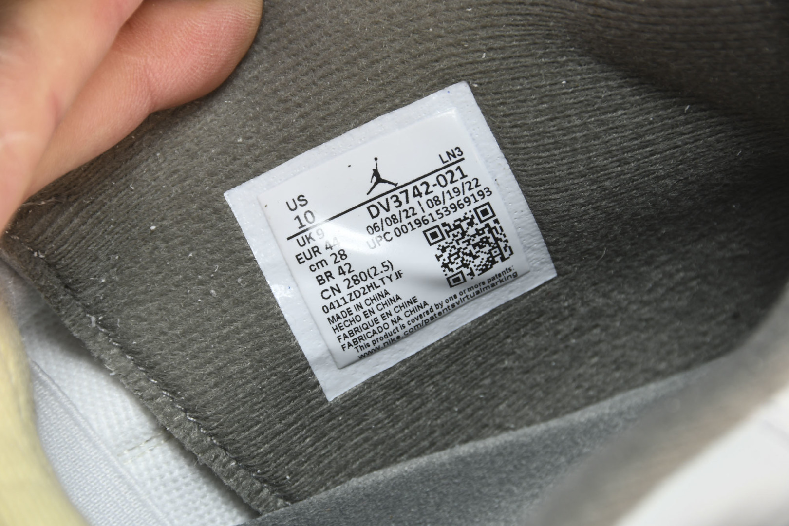 AJ4 灰兔子 鞋码40-47.5

纯原版出品-Air Jordan 4 SE“Craft”AJ4 灰
