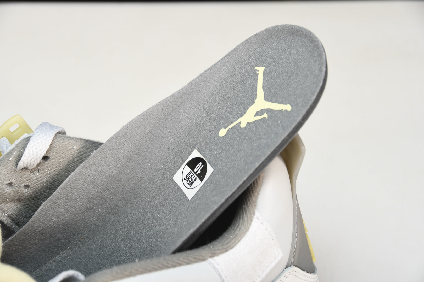 AJ4 灰兔子 鞋码40-47.5

纯原版出品-Air Jordan 4 SE“Craft”AJ4 灰