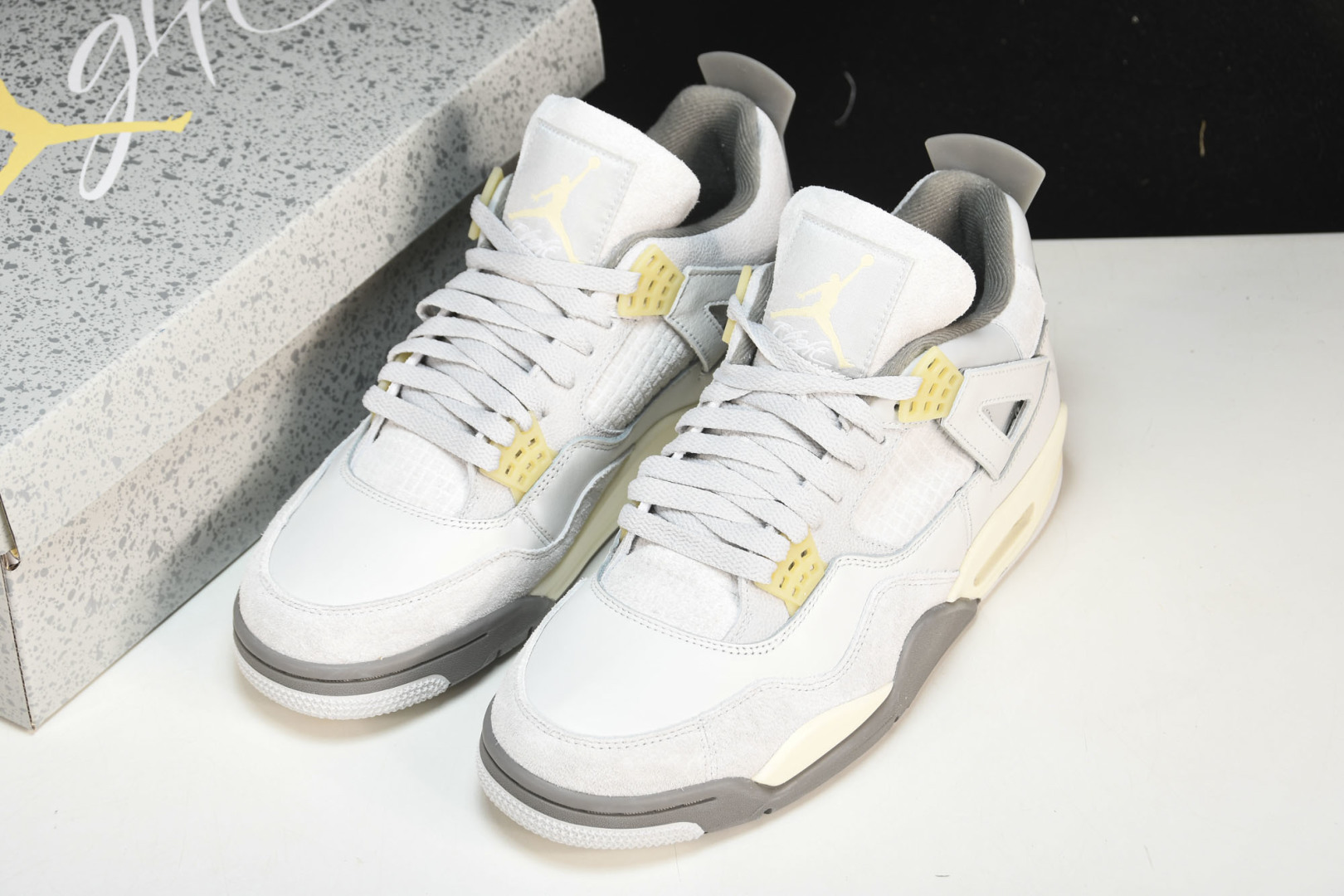 AJ4 灰兔子 鞋码40-47.5

纯原版出品-Air Jordan 4 SE“Craft”AJ4 灰