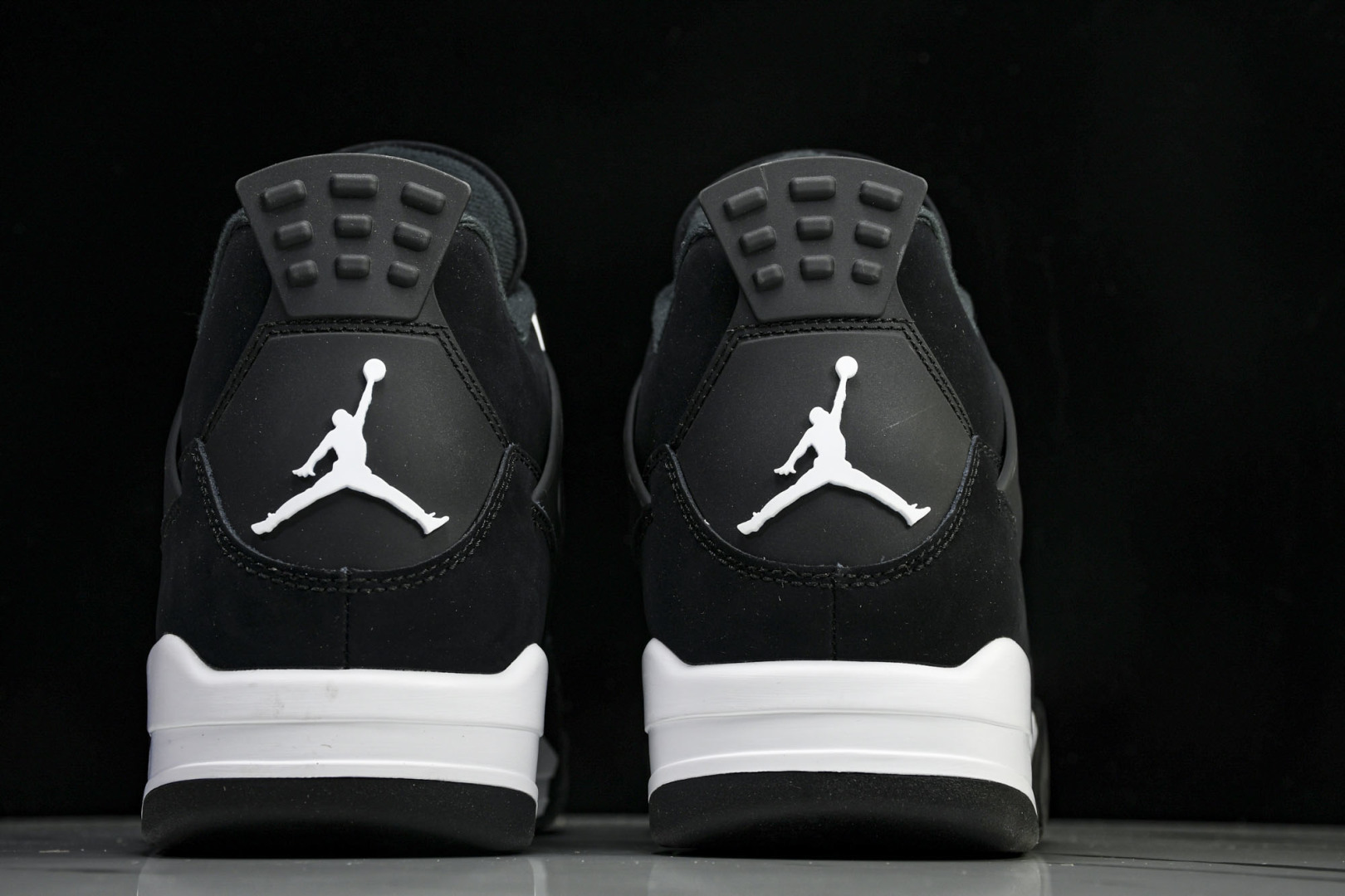 AJ4黑白 尺码40-48.5

纯原版出品-Air Jordan 4 Retro“White Thun