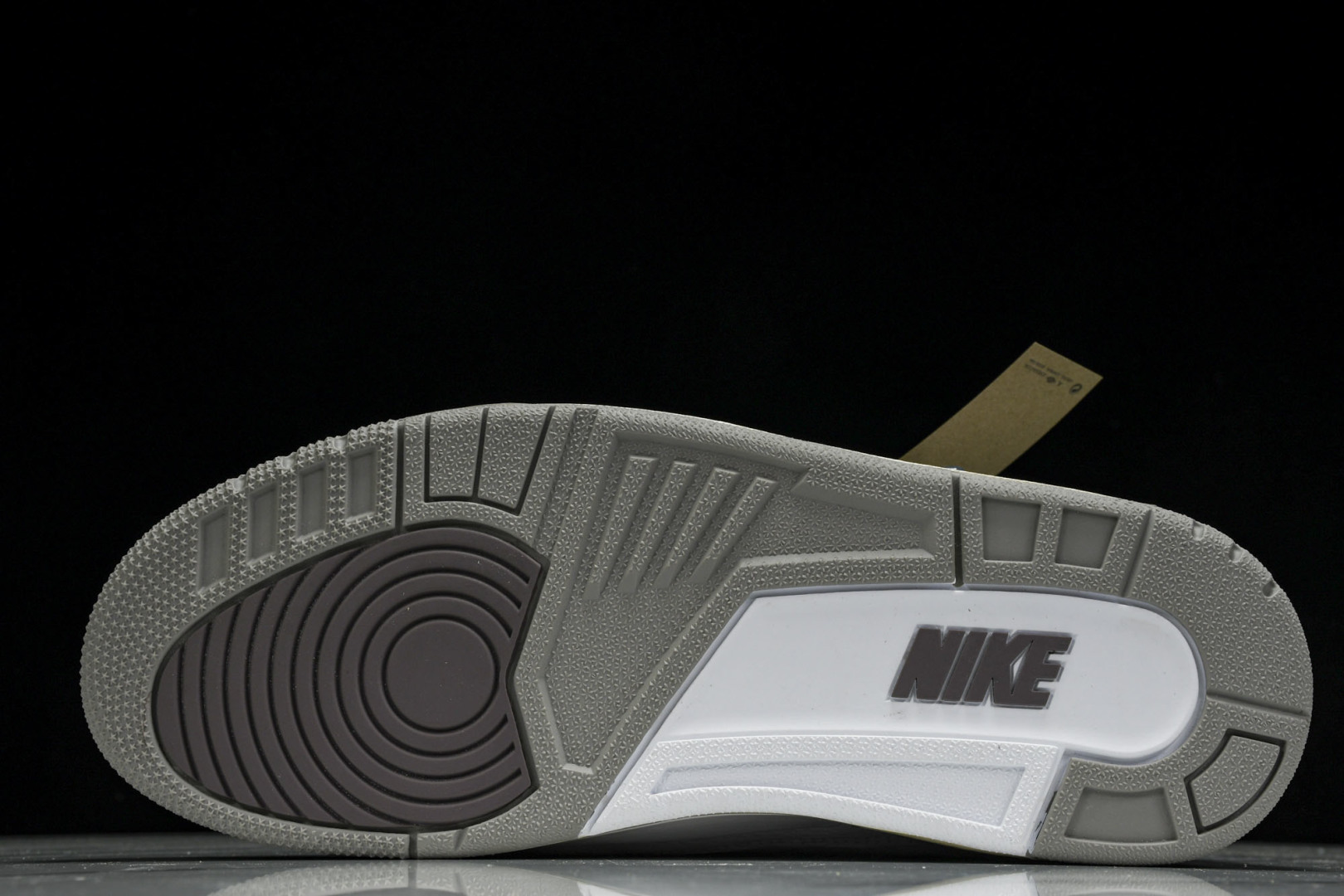 AJ3米白灰 鞋码：40-48.5

纯原版出品-A Ma Maniére x Air Jordan 3
