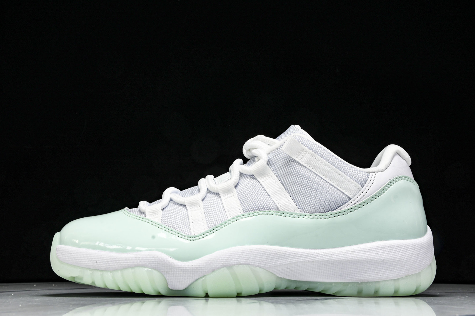 AJ11薄荷绿 尺码36-47.5

纯原版出品-Air Jordan 11 Low Lgloo AJ1