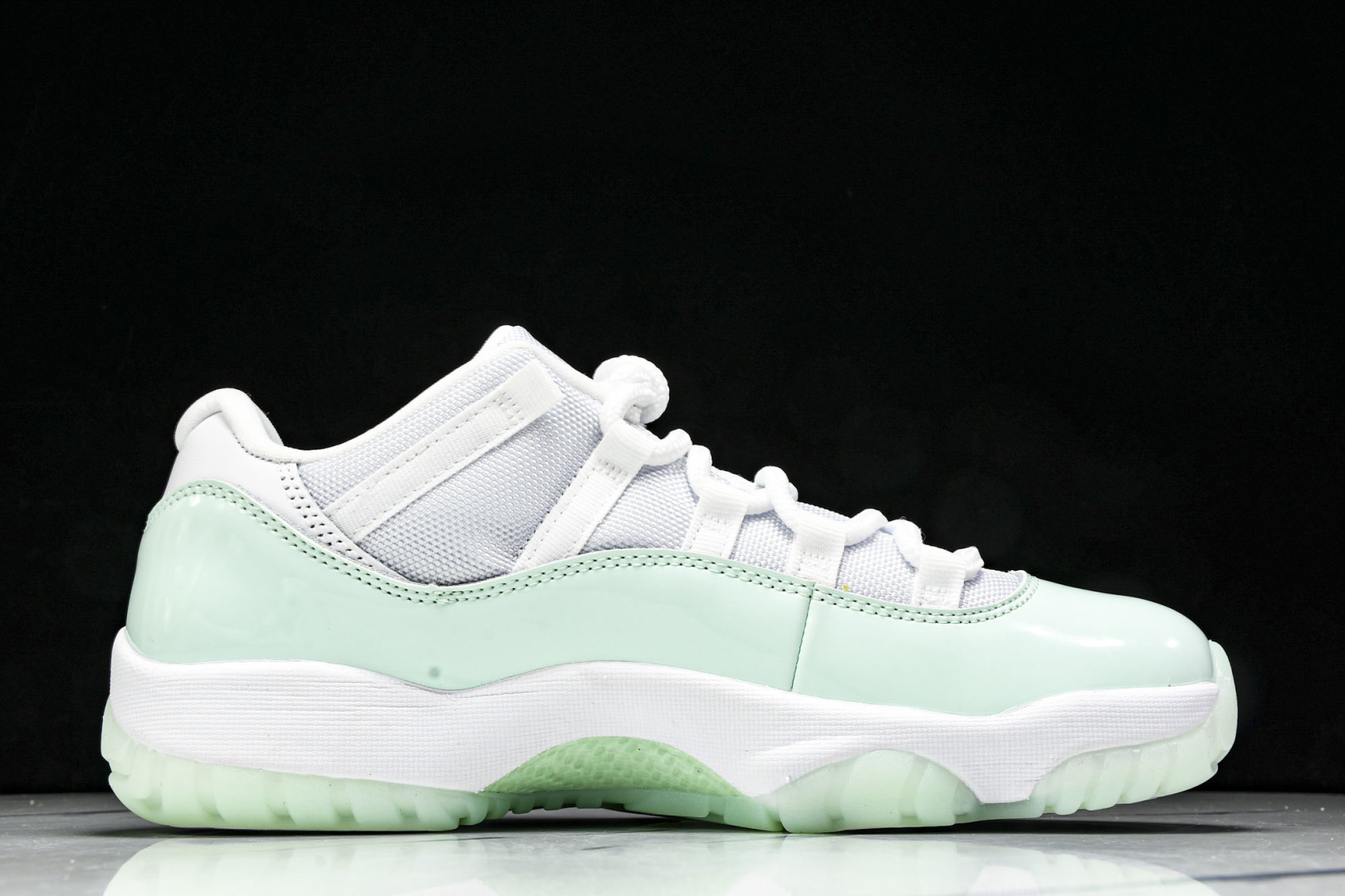AJ11薄荷绿 尺码36-47.5

纯原版出品-Air Jordan 11 Low Lgloo AJ1