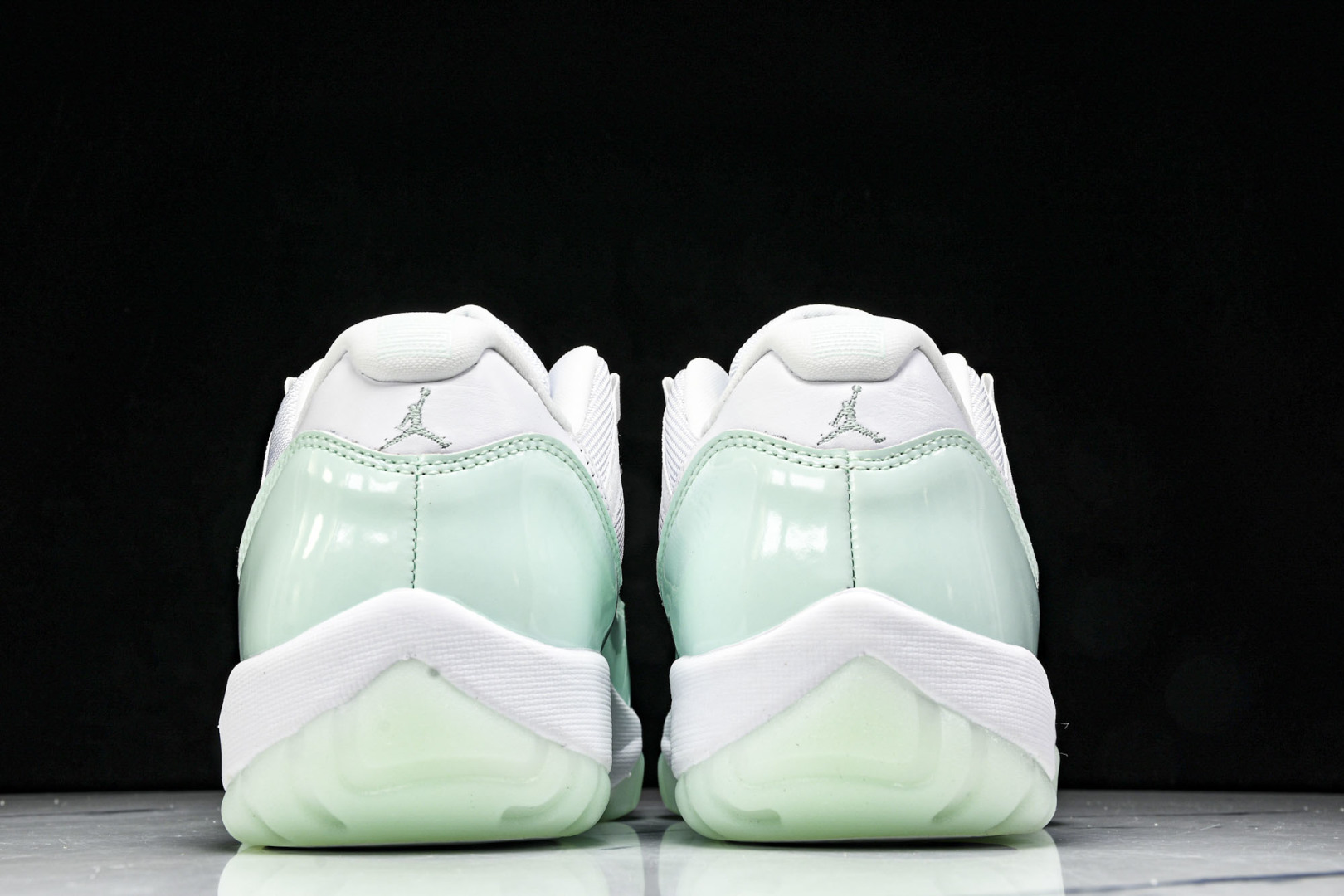 AJ11薄荷绿 尺码36-47.5

纯原版出品-Air Jordan 11 Low Lgloo AJ1