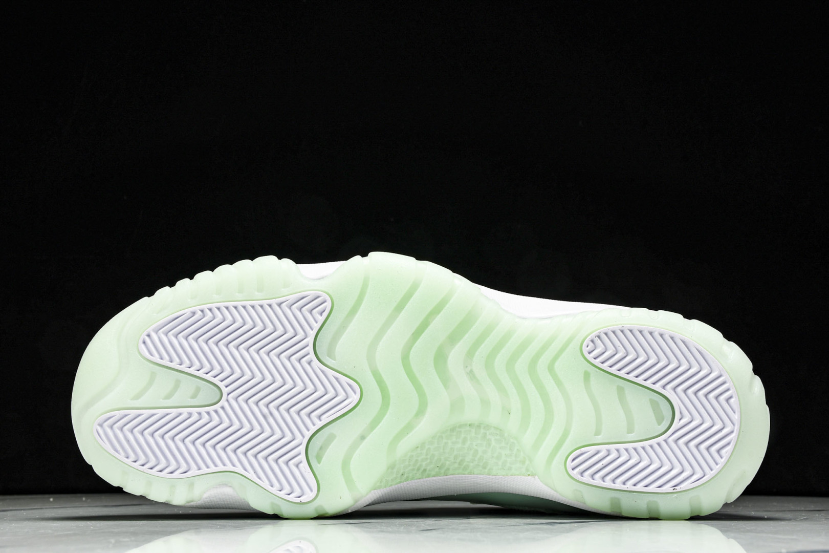 AJ11薄荷绿 尺码36-47.5

纯原版出品-Air Jordan 11 Low Lgloo AJ1