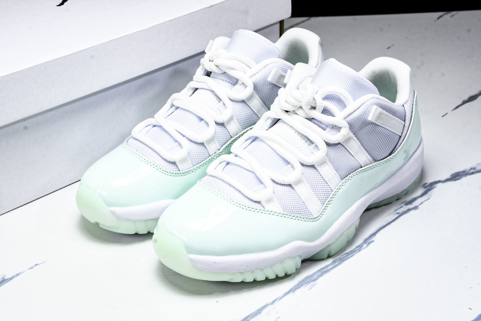AJ11薄荷绿 尺码36-47.5

纯原版出品-Air Jordan 11 Low Lgloo AJ1