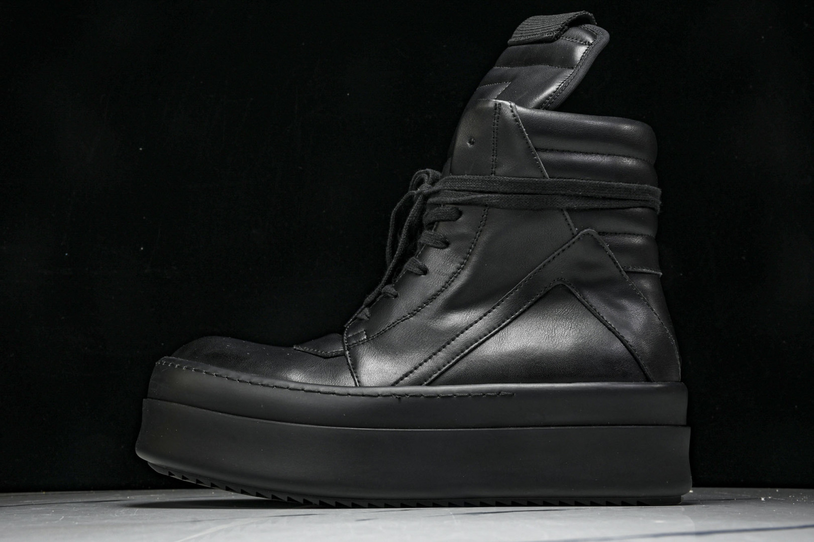 Rick 尺码36-46

纯原版出品-RICK OWENS 25春夏男士 奶白全粒面小牛皮运动鞋
尺码