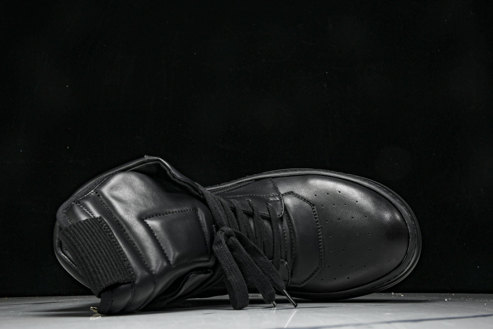Rick 尺码36-46

纯原版出品-RICK OWENS 25春夏男士 奶白全粒面小牛皮运动鞋
尺码