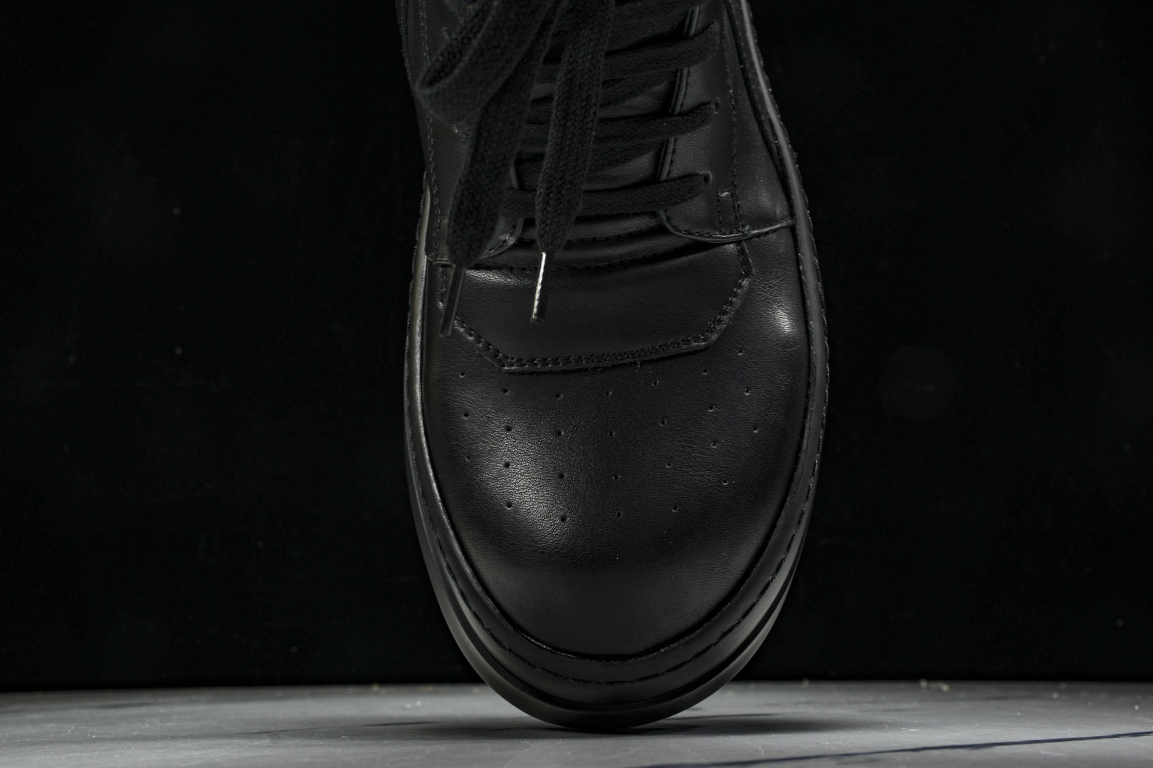 Rick 尺码36-46

纯原版出品-RICK OWENS 25春夏男士 奶白全粒面小牛皮运动鞋
尺码