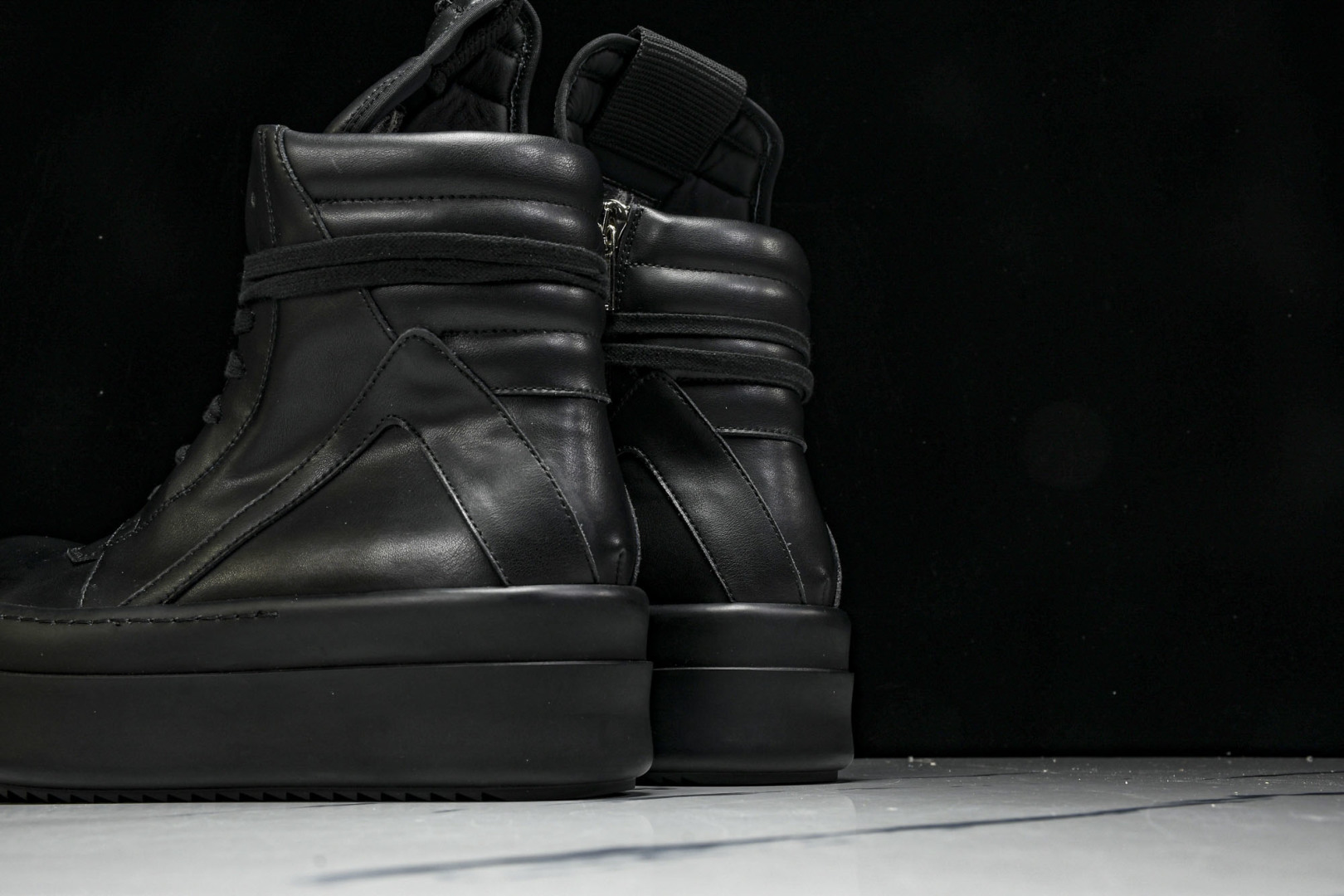 Rick 尺码36-46

纯原版出品-RICK OWENS 25春夏男士 奶白全粒面小牛皮运动鞋
尺码