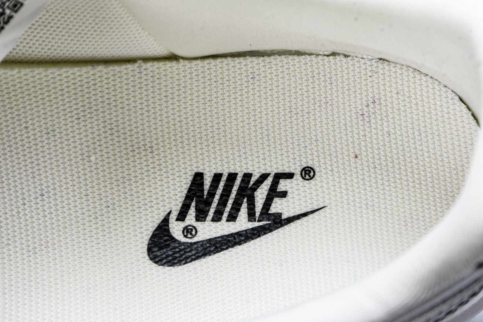  Nike Air Force 1'07 Supreme 联名 米白  货号：CS5288 013 尺寸