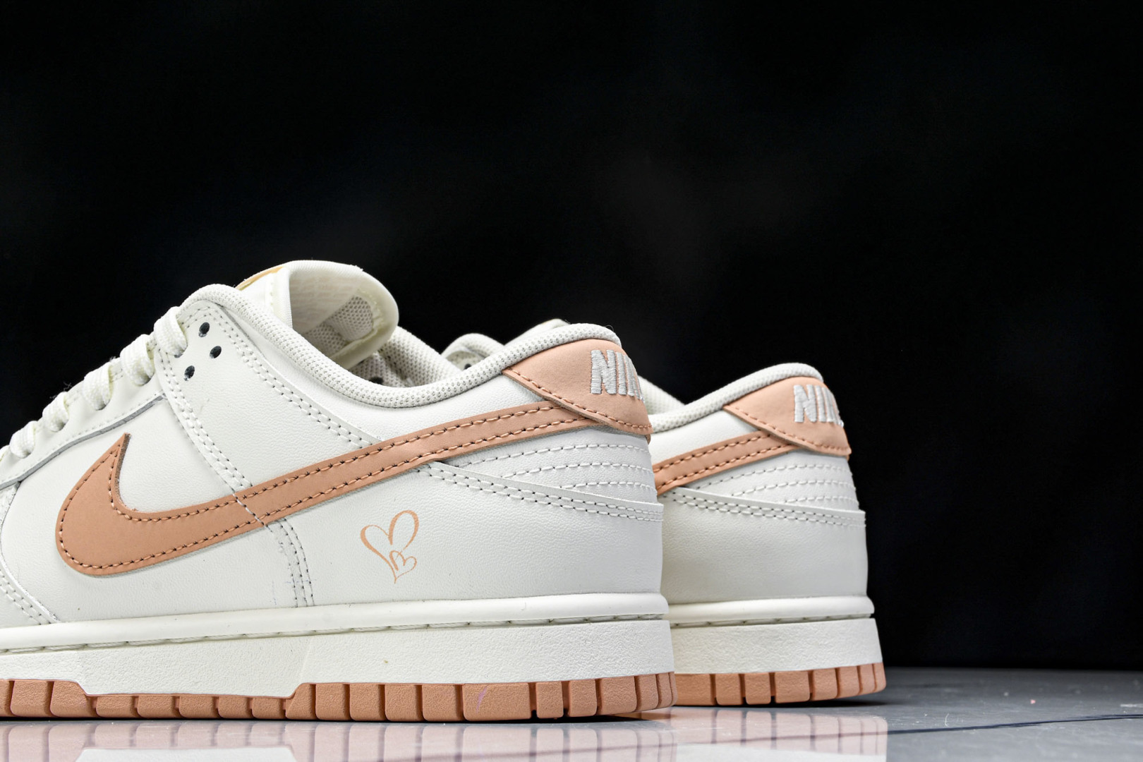  Nike SB Dunk Low 粉色爱恋 周年高端定制 低帮休闲板鞋 W-015 尺寸35.5 36