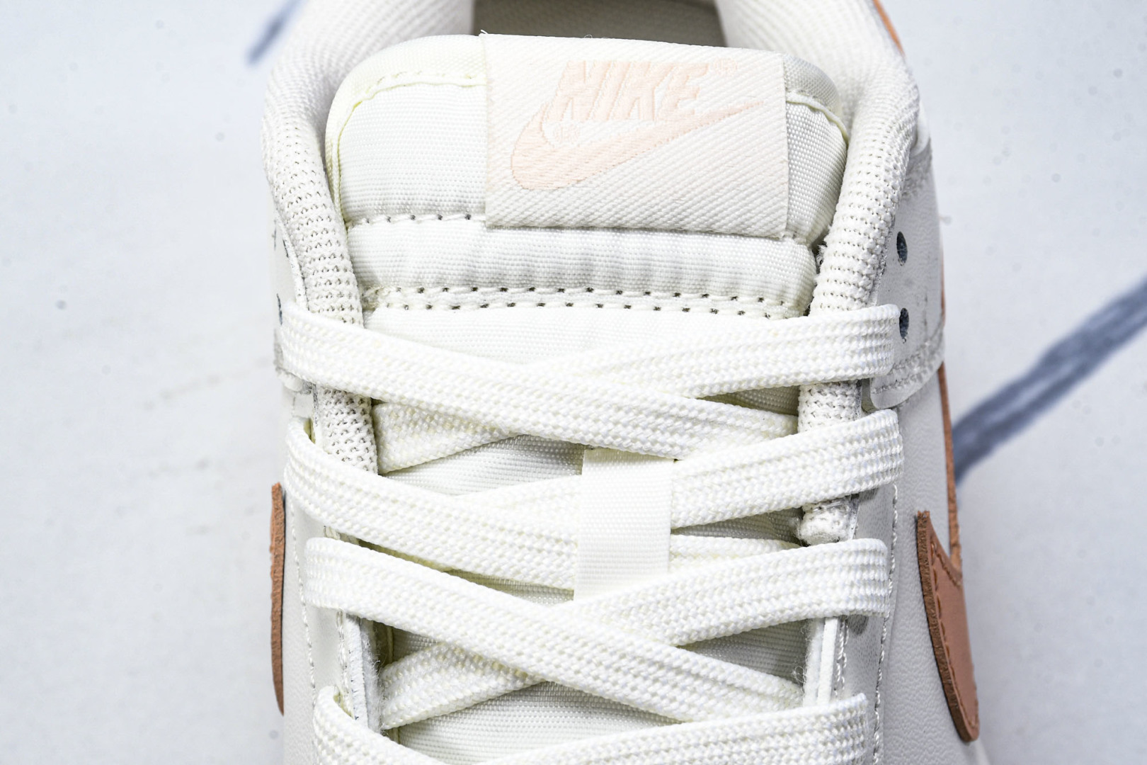  Nike SB Dunk Low 粉色爱恋 周年高端定制 低帮休闲板鞋 W-015 尺寸35.5 36