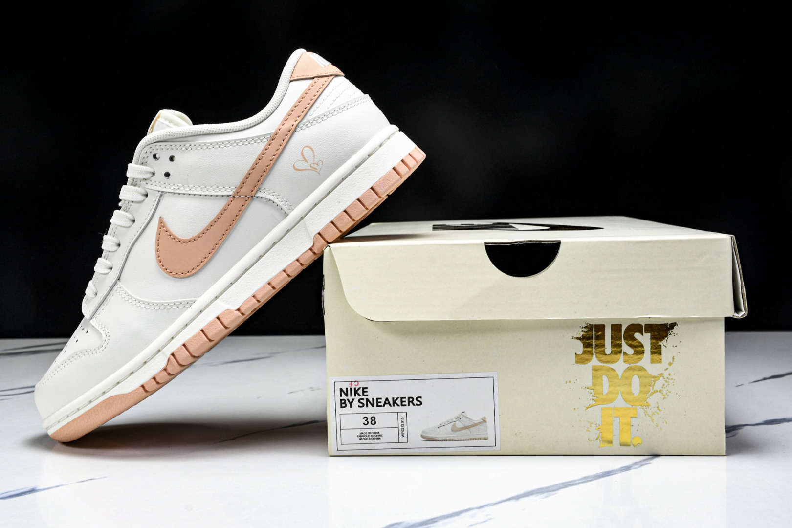  Nike SB Dunk Low 粉色爱恋 周年高端定制 低帮休闲板鞋 W-015 尺寸35.5 36