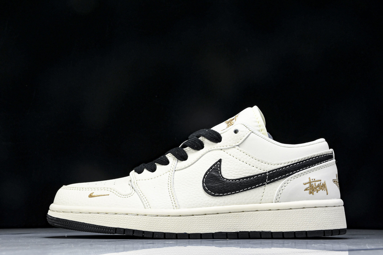  Air Jordan 1 Low AJ1 乔1 斯图西联名 拉丝黑勾 高端定制 低帮复古篮球鞋 XX3