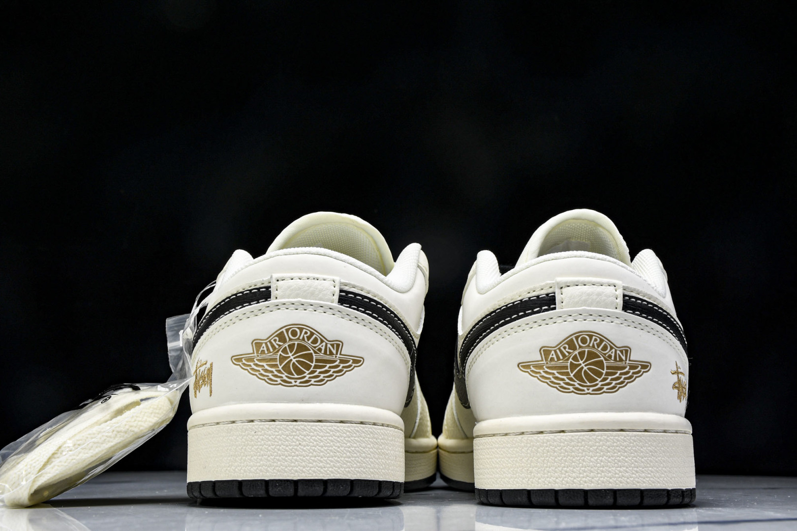  Air Jordan 1 Low AJ1 乔1 斯图西联名 拉丝黑勾 高端定制 低帮复古篮球鞋 XX3