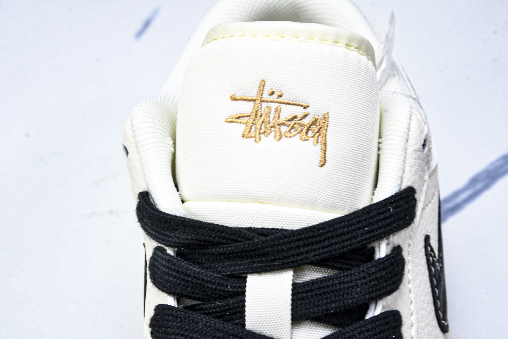  Air Jordan 1 Low AJ1 乔1 斯图西联名 拉丝黑勾 高端定制 低帮复古篮球鞋 XX3