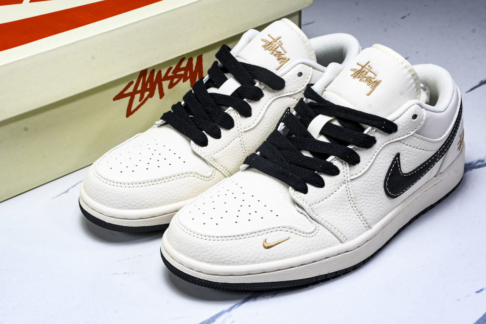  Air Jordan 1 Low AJ1 乔1 斯图西联名 拉丝黑勾 高端定制 低帮复古篮球鞋 XX3