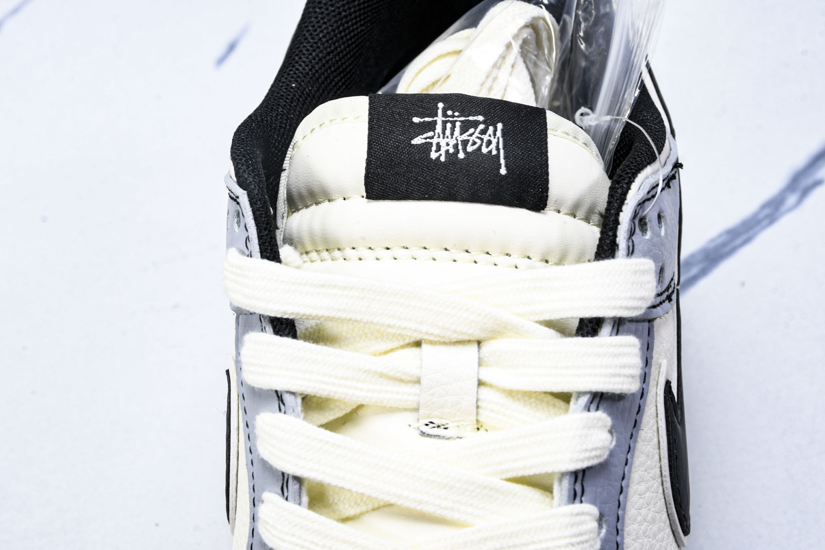  Nike SB Dunk Low 斯图西联名 灰黑勾 周年高端定制 低帮休闲板鞋 XS6089-596