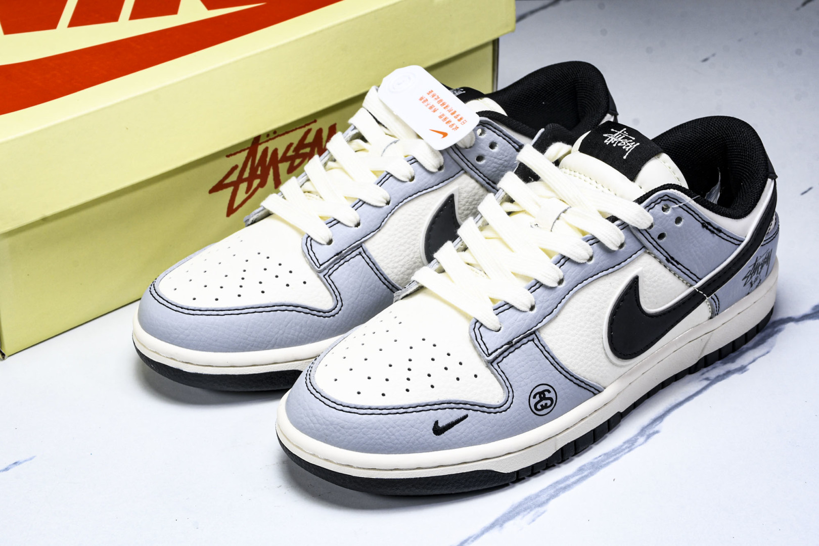  Nike SB Dunk Low 斯图西联名 灰黑勾 周年高端定制 低帮休闲板鞋 XS6089-596