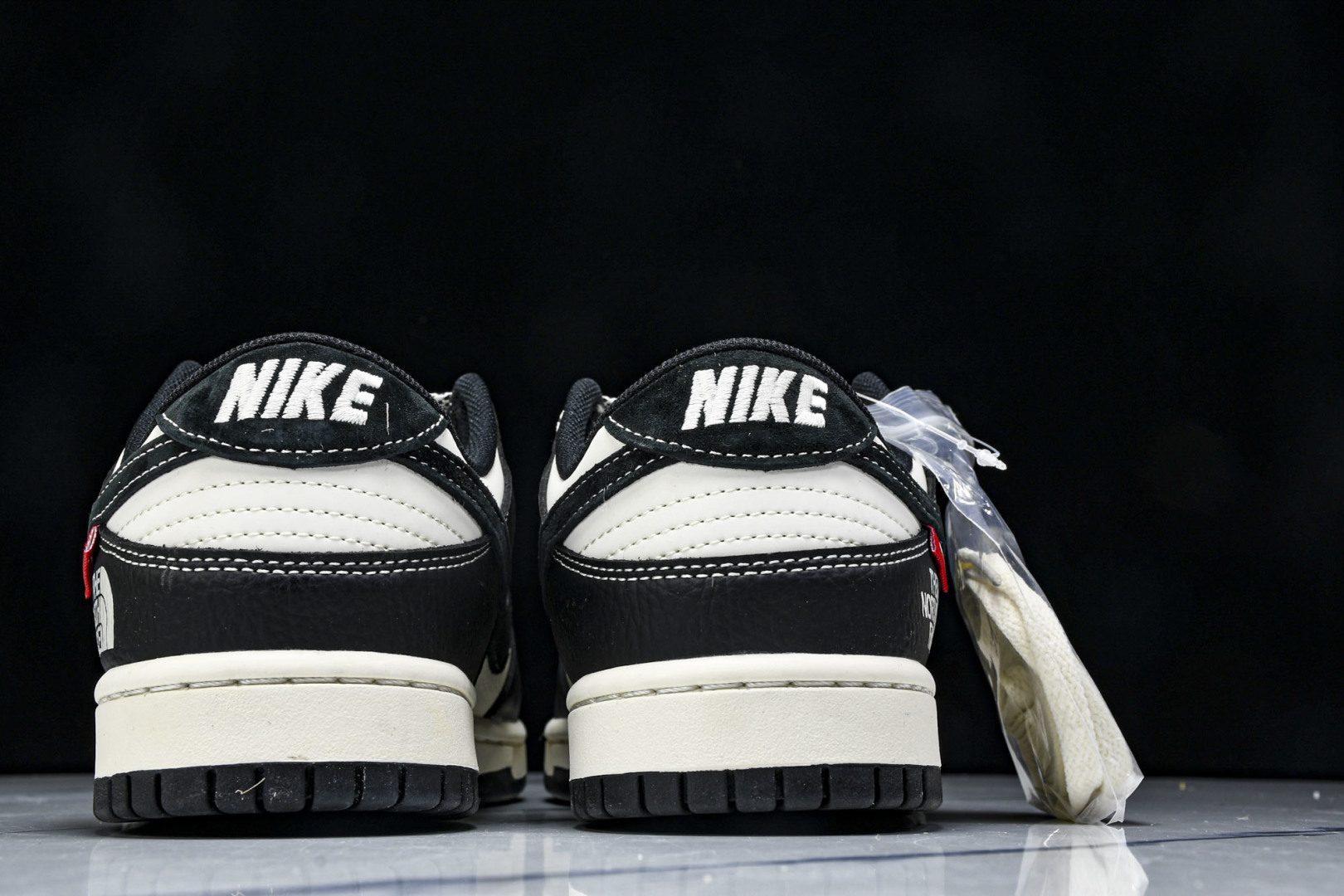  Nike SB Dunk Low 北面联名 黑白黑勾黑勾 周年高端定制 低帮休闲板鞋 YX5066-3