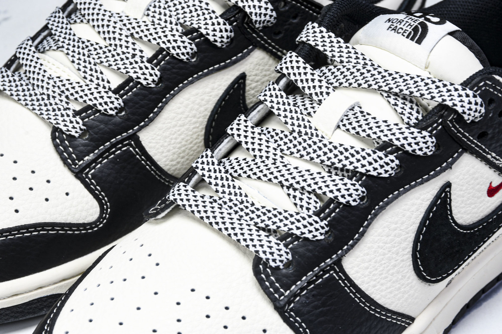  Nike SB Dunk Low 北面联名 黑白黑勾黑勾 周年高端定制 低帮休闲板鞋 YX5066-3