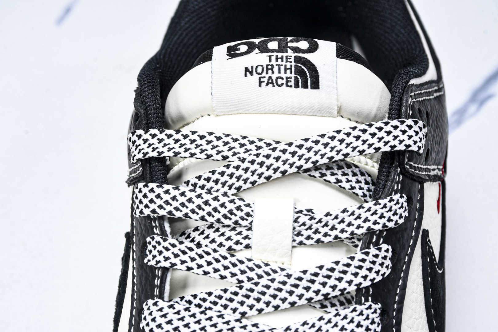  Nike SB Dunk Low 北面联名 黑白黑勾黑勾 周年高端定制 低帮休闲板鞋 YX5066-3