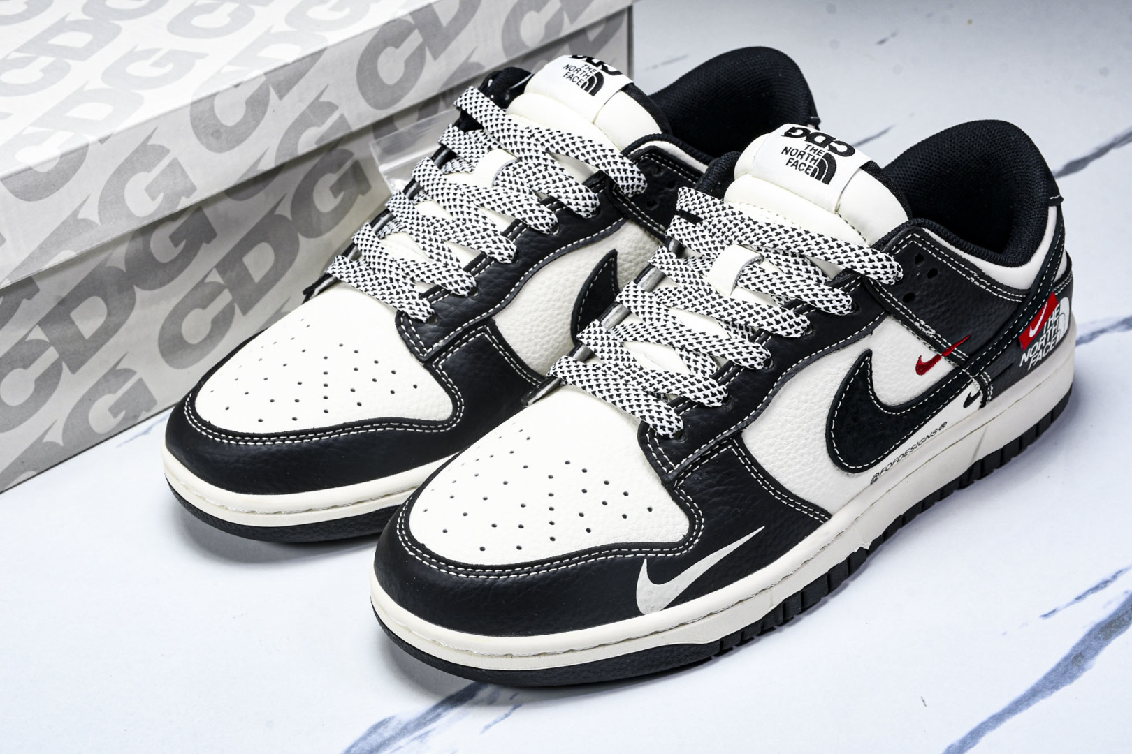  Nike SB Dunk Low 北面联名 黑白黑勾黑勾 周年高端定制 低帮休闲板鞋 YX5066-3