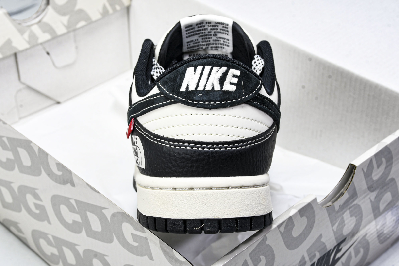  Nike SB Dunk Low 北面联名 黑白黑勾黑勾 周年高端定制 低帮休闲板鞋 YX5066-3