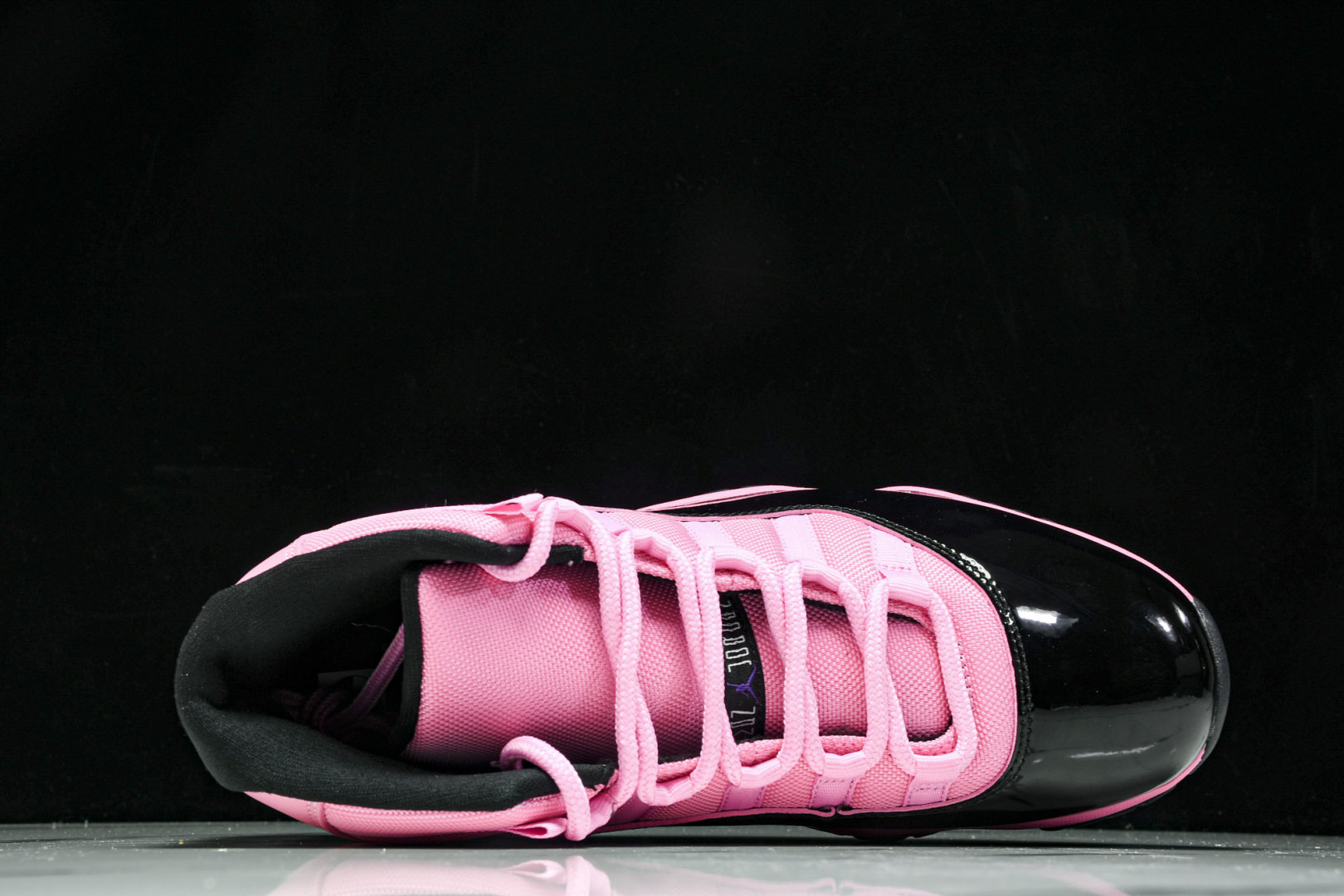 AJ11黑粉 尺码40-47.5

纯原版出品-Air Jordan 11 Retro AJ11 乔11