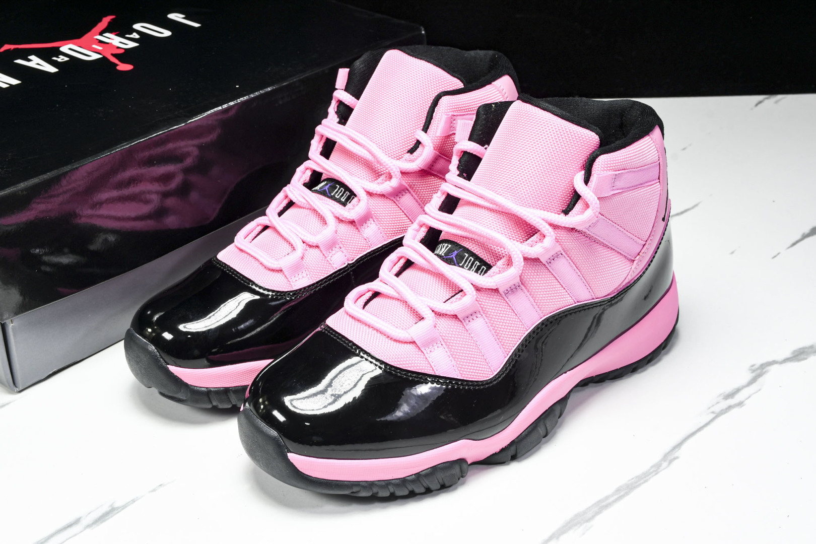 AJ11黑粉 尺码40-47.5

纯原版出品-Air Jordan 11 Retro AJ11 乔11
