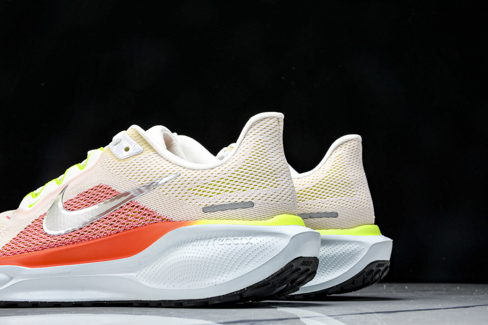  Nk Air Zoom Pegasus 41 耐克网面透气轻便耐磨跑鞋 FD2722-100 尺寸36