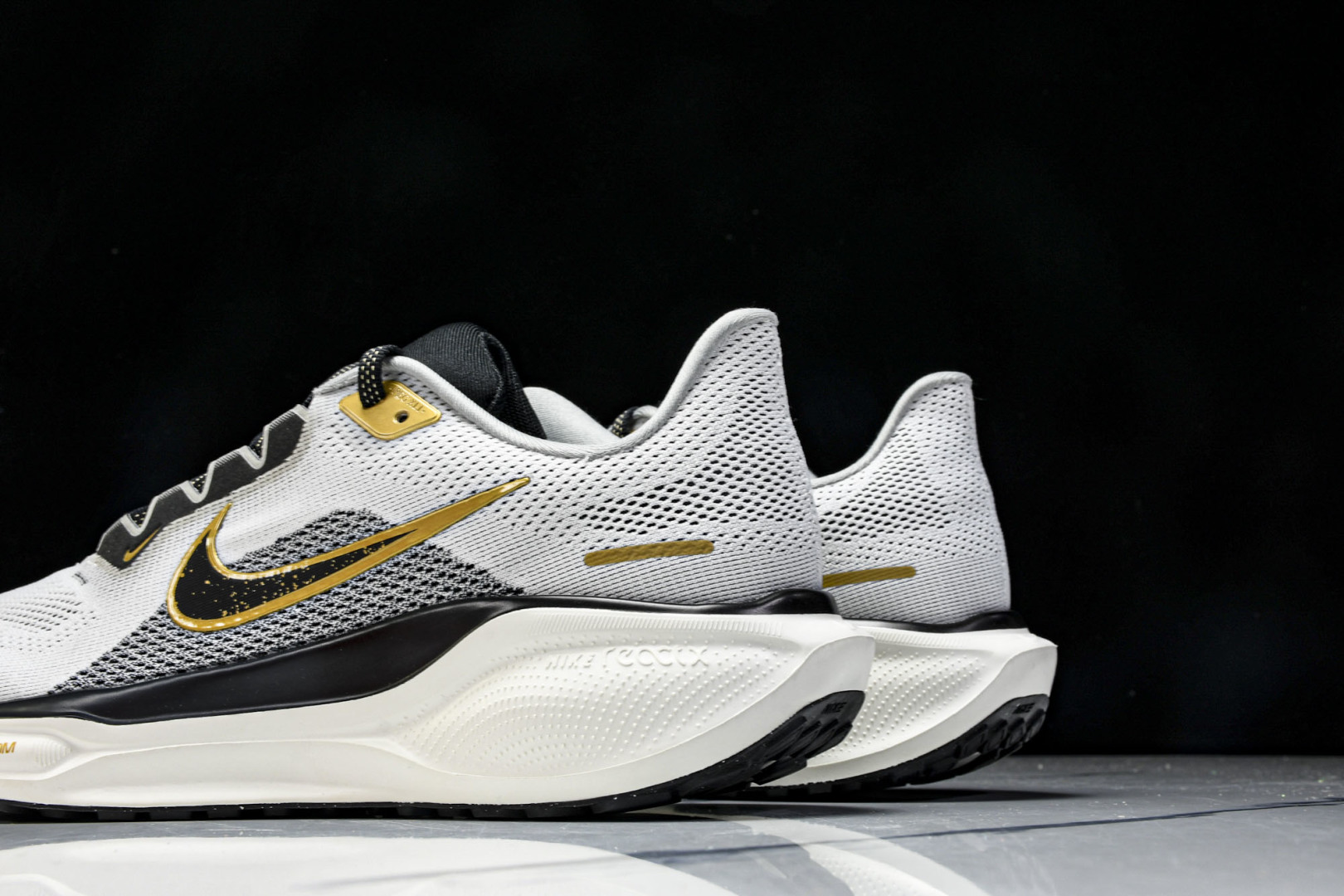  Nk Air Zoom Pegasus 41 耐克网面透气轻便耐磨跑鞋 HQ3220-100 尺寸 3