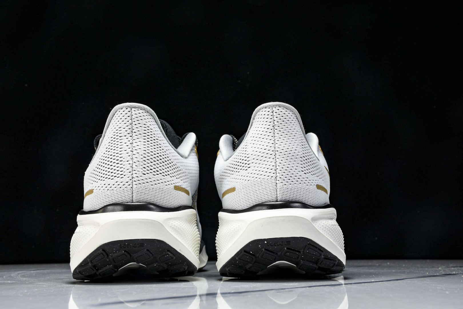  Nk Air Zoom Pegasus 41 耐克网面透气轻便耐磨跑鞋 HQ3220-100 尺寸 3