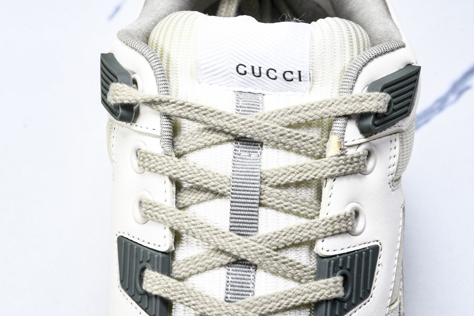  GUCCI 古驰 2025冬季新品 冲孔做日 经典原型复古低帮百搭做旧老爹板鞋 橄榄绿 尺寸 35 3