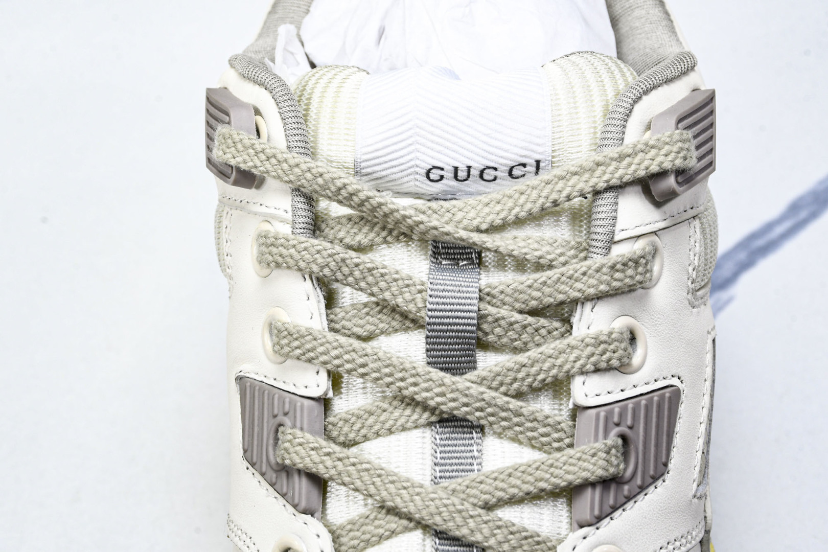  GUCCI 古驰 2025冬季新品 冲孔做日 经典原型复古低帮百搭做旧老爹板鞋 灰色 尺寸 35 36