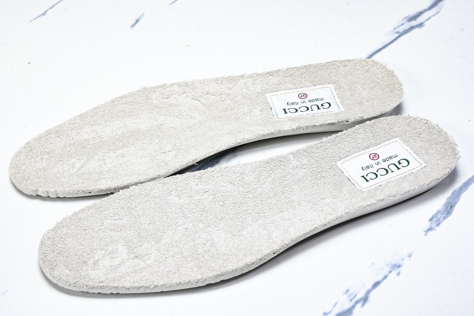  GUCCI 古驰 2025冬季新品 冲孔做日 经典原型复古低帮百搭做旧老爹板鞋 棕色 尺寸 35 36