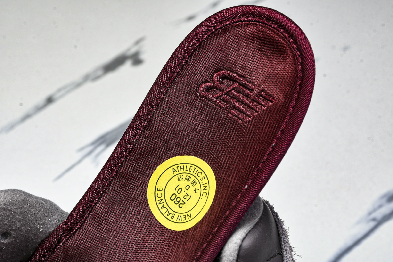  美产 New Balance 2002R ＂Reflned Future＂低帮复古休闲跑步鞋 灰紫 M