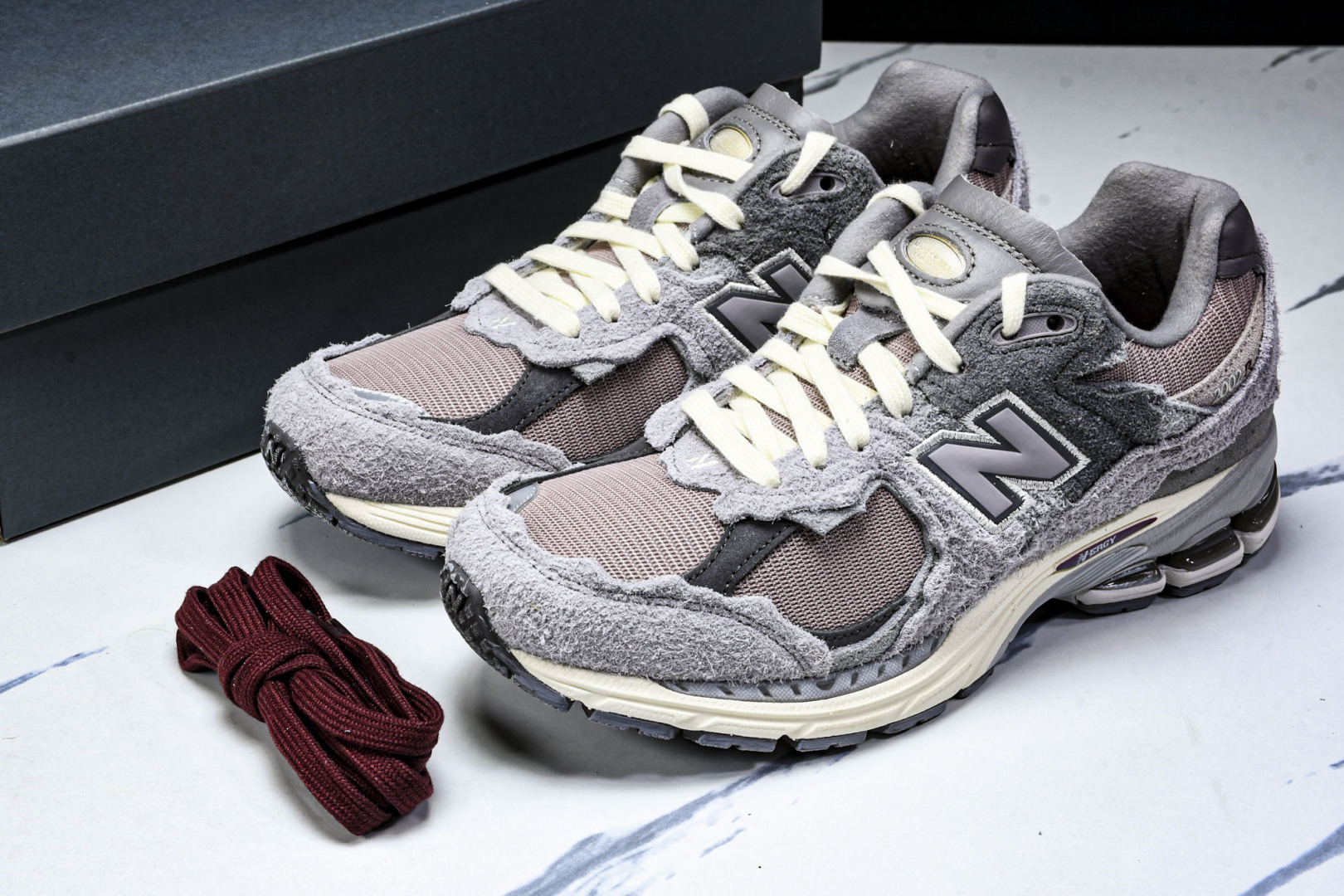  美产 New Balance 2002R ＂Reflned Future＂低帮复古休闲跑步鞋 灰紫 M