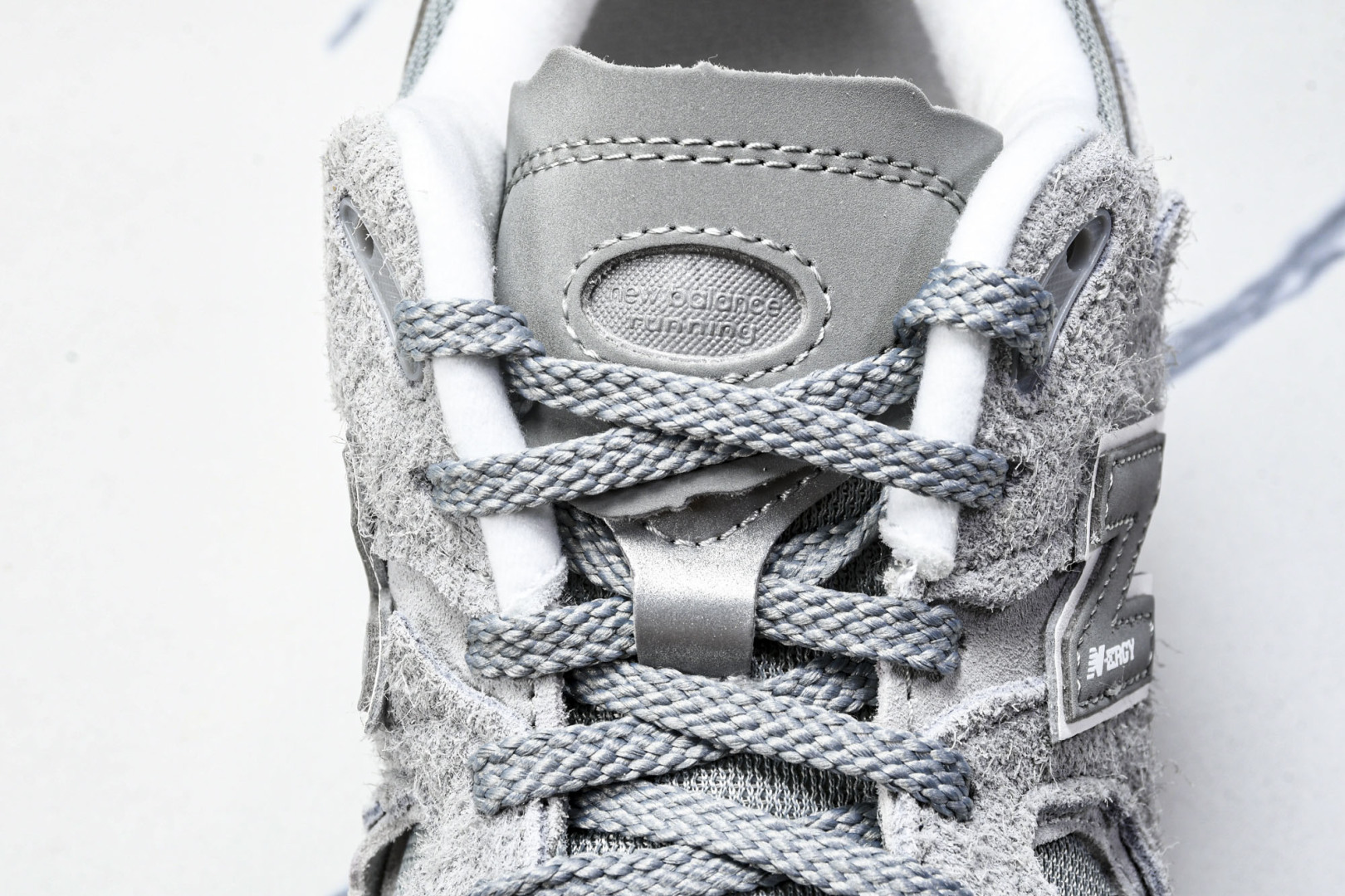  美产 New Balance 2002R ＂Reflned Future＂低帮复古休闲跑步鞋 青灰 M