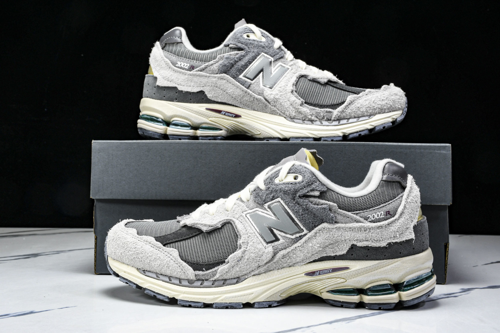 美产 New Balance 2002R ＂Reflned Future＂低帮复古休闲跑步鞋 云雨灰 