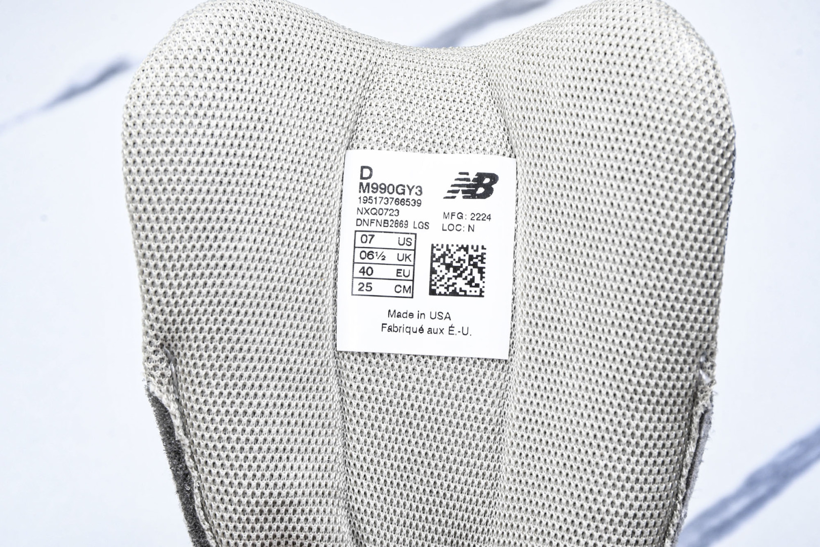  美产 New Balance NB 990 V3 复古 包裹性轻便低帮 跑步鞋  男女同款  货号：M