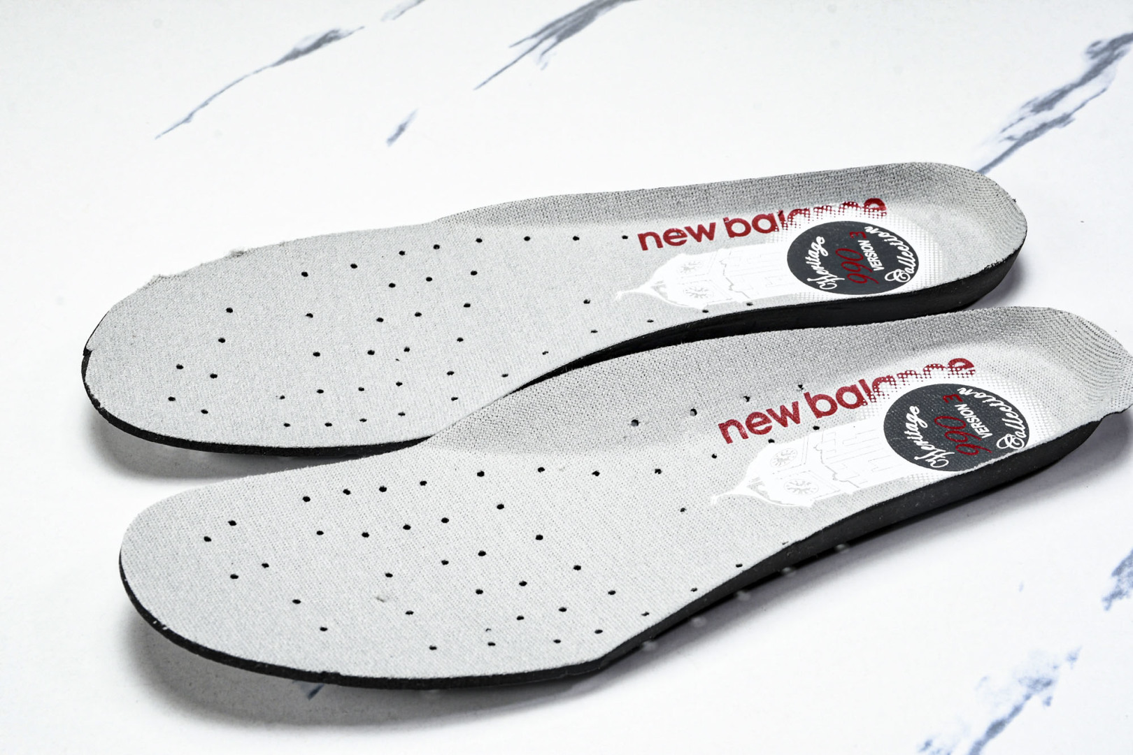  美产 New Balance NB 990 V3 复古 包裹性轻便低帮 跑步鞋  男女同款  货号：M