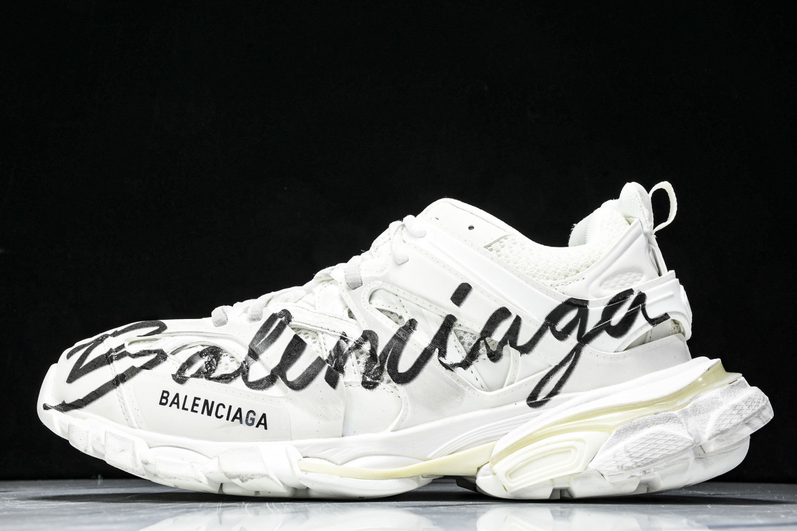 巴黎 尺码35-46

纯原出品-Balenciaga Triple S 巴黎世家 3.0 白黑英文字母