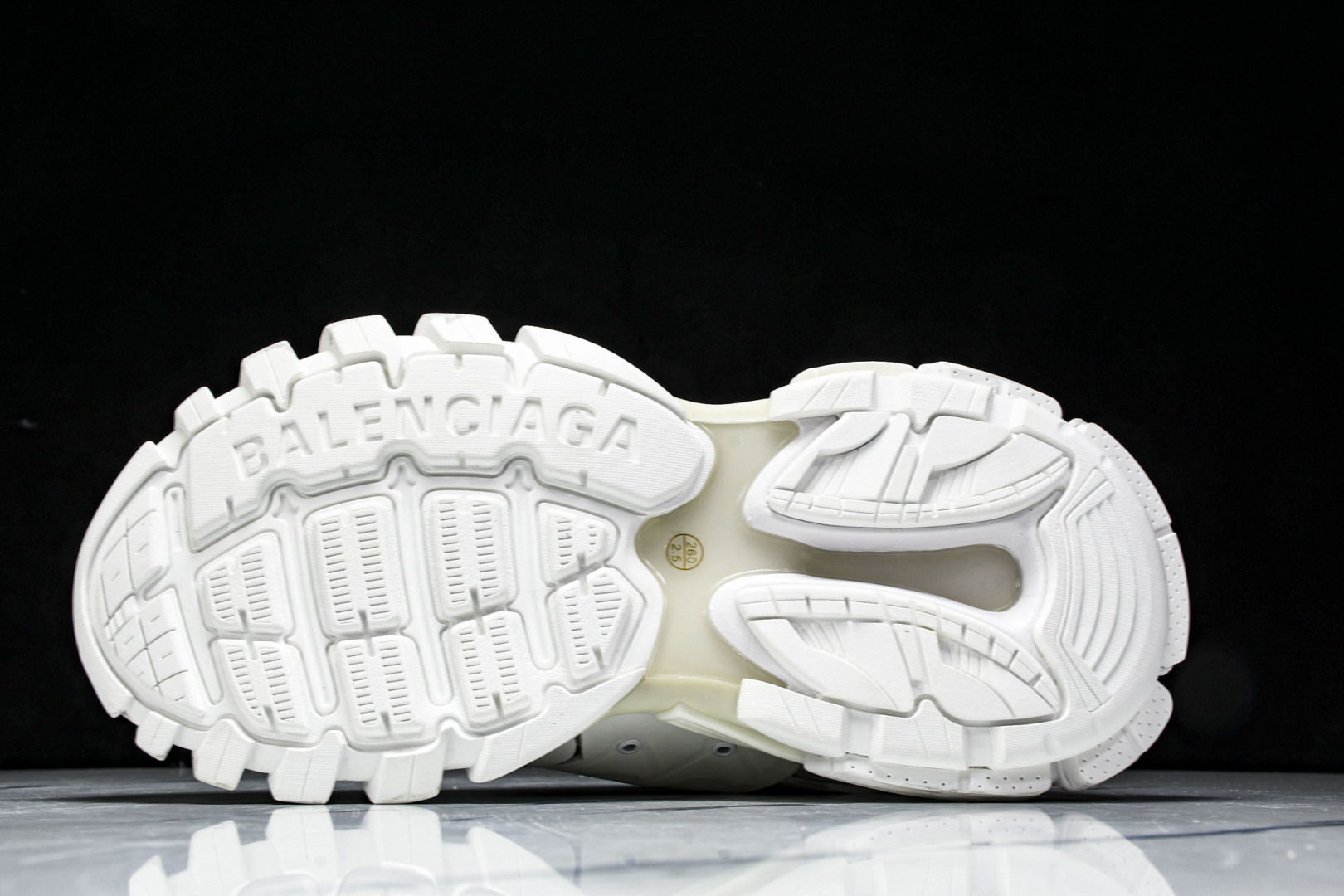 巴黎 尺码35-46

纯原出品-Balenciaga Triple S 巴黎世家 3.0 白黑英文字母