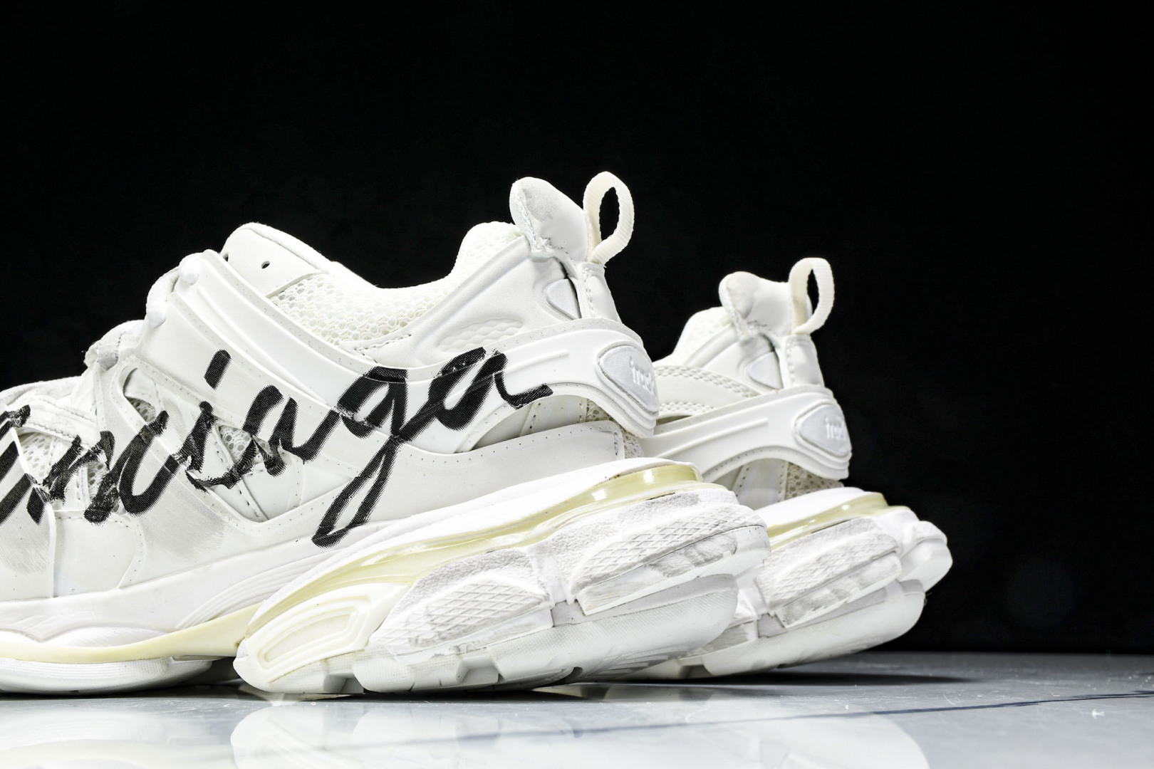 巴黎 尺码35-46

纯原出品-Balenciaga Triple S 巴黎世家 3.0 白黑英文字母