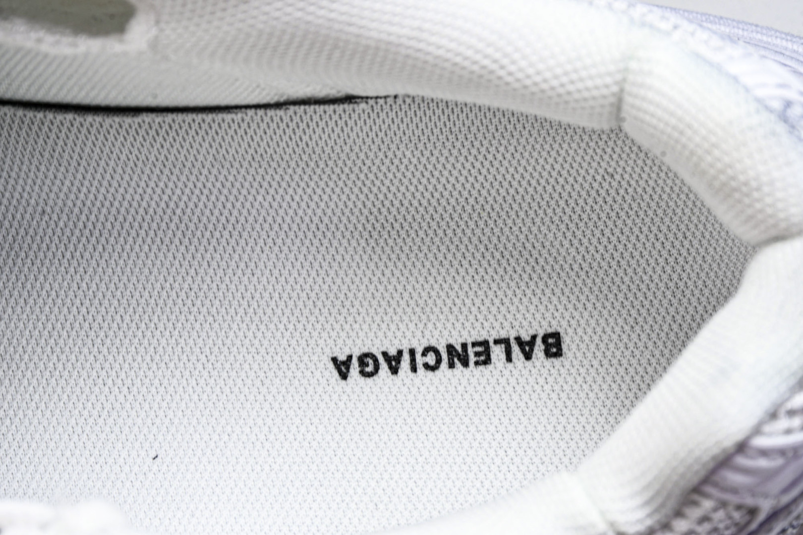 巴黎 尺码35-46

纯原出品-Balenciaga 12XL 白色 老爹鞋 W2MY2 9000 Y