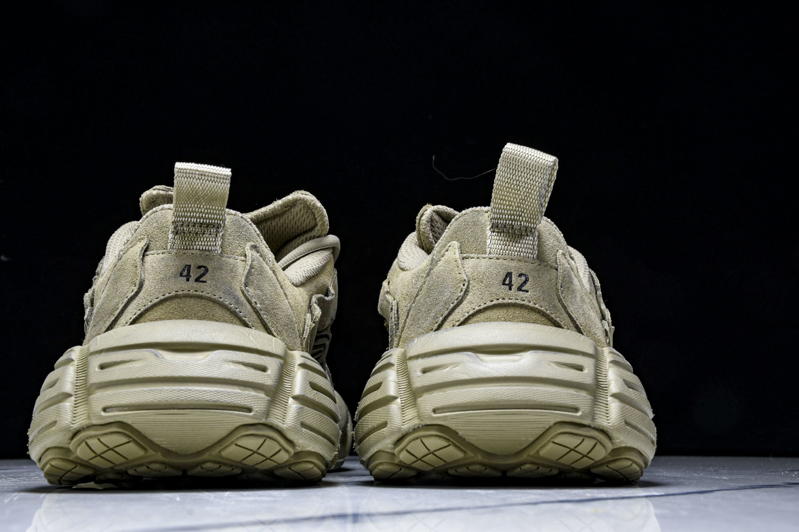 巴黎 尺码35-46

纯原出品-Balenciaga 巴黎世家 16代 MONDAY 卡其色 老爹鞋 